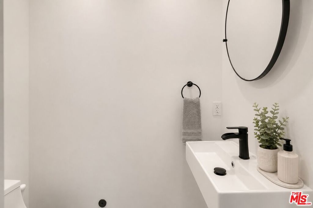 https://media.crmls.org/mediaz/42d407cb-6da8-4e4e-b6e4-ddf03e9621b2.jpg?preset=X-Large