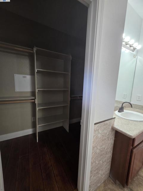 254 Peach Leaf Way, Sacramento CA: https://media.crmls.org/mediaz/42d4520f-d313-4696-96ce-d739e79be308.jpg
