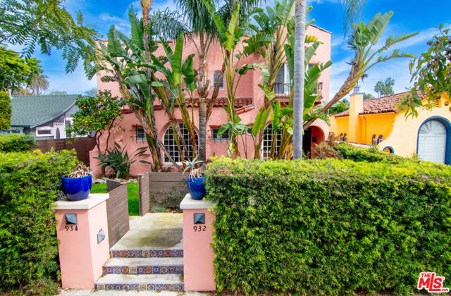 930 N Harper Avenue, West Hollywood CA: https://media.crmls.org/mediaz/42d53710-a384-469a-90ed-b461cff79ab2.jpg