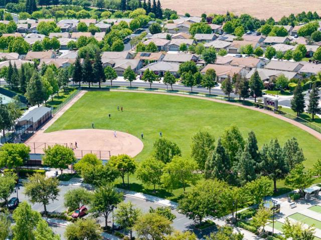 2671 Glen Echo Lane, Manteca CA: https://media.crmls.org/mediaz/42d54036-336f-4b50-acad-2b9d3fdb8a0a.jpg