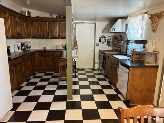 44622 Holtville Ave, Jacumba CA: https://media.crmls.org/mediaz/42d541f1-e122-4b3d-839f-02a52201e7f7.jpg