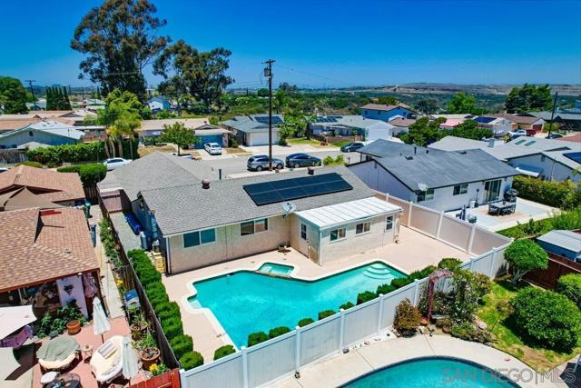 5215 Palmyra Ave, San Diego CA: https://media.crmls.org/mediaz/42d5a624-97b4-4692-bc4f-a6471dfc1f97.jpg