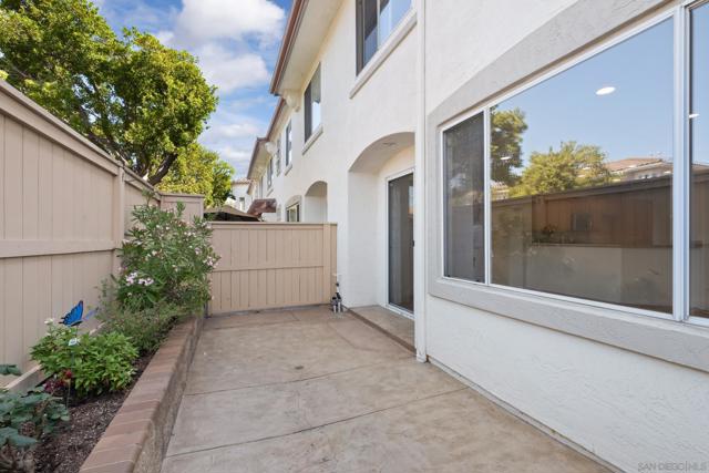 10960 Ivy Hill Dr, San Diego CA: https://media.crmls.org/mediaz/42d5b438-848e-40a1-9cbf-7d1866a93972.jpg