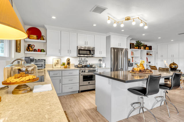 527 Jade Lane, Palm Springs CA: https://media.crmls.org/mediaz/42d61980-15e1-4314-9fb7-5f1d8cd17d93.jpg