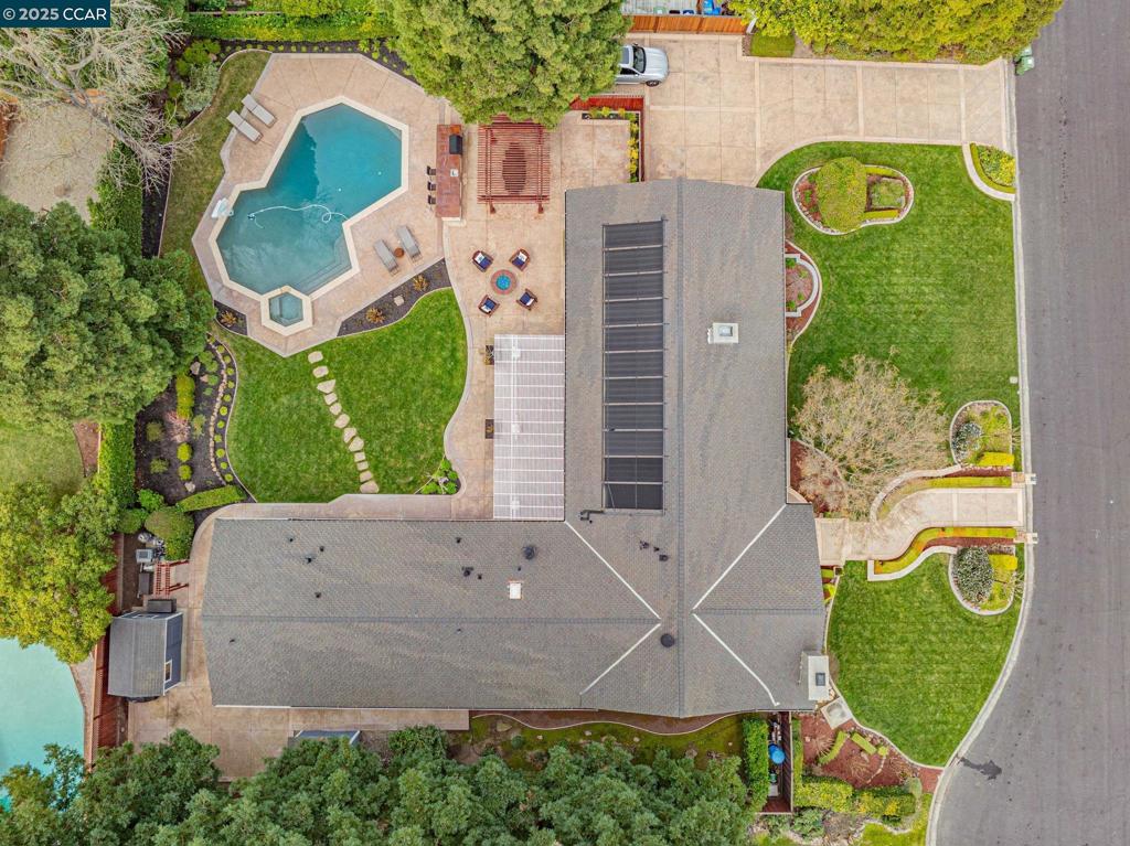 https://media.crmls.org/mediaz/42d61c93-819e-41a7-b3f6-821f55ed3811.jpg?preset=X-Large