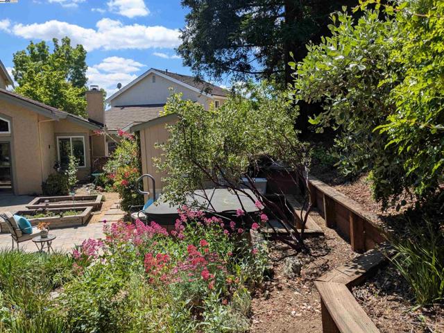 2277 Stillcreek Ct, Martinez CA: https://media.crmls.org/mediaz/42d63b45-8b1d-4086-a687-818bdb31e532.jpg