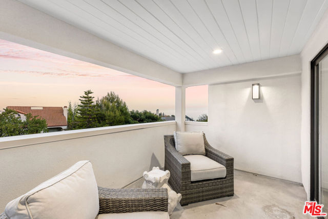23458 W Moon Shadows Drive, Malibu CA: https://media.crmls.org/mediaz/42d6673e-010d-4252-9142-95005ba1e4c1.jpg