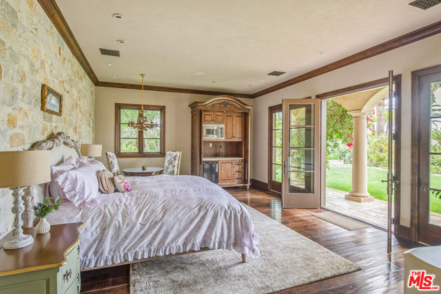 427 La Marina Drive, Camarillo CA: https://media.crmls.org/mediaz/42d66d1a-8863-49ab-a1db-256ff5453b71.jpg