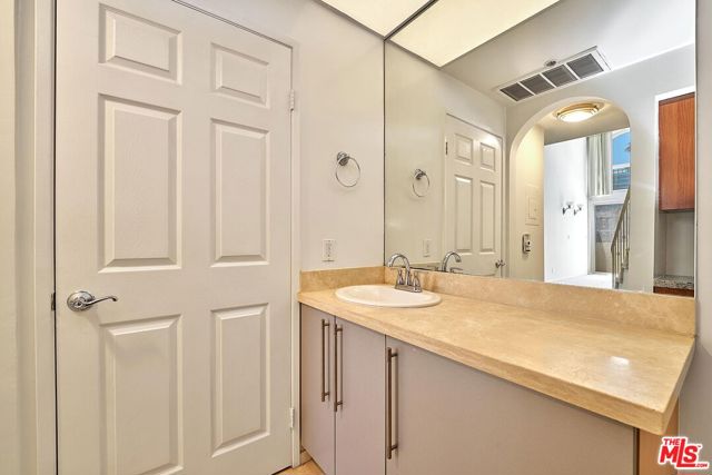 620 Gramercy Place, Los Angeles, California 90005, ,1 BathroomBathrooms,Condominium,For Sale,Gramercy,24426683