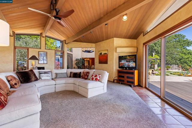 1176 Brown Ave, Lafayette CA: https://media.crmls.org/mediaz/42d77e8f-9a6b-40ab-95fd-e08b5e29cc57.jpg