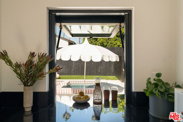 3923 Revere Avenue, Los Angeles CA: https://media.crmls.org/mediaz/42d7bd75-0ccf-4c5c-95c3-15fad08d2538.jpg