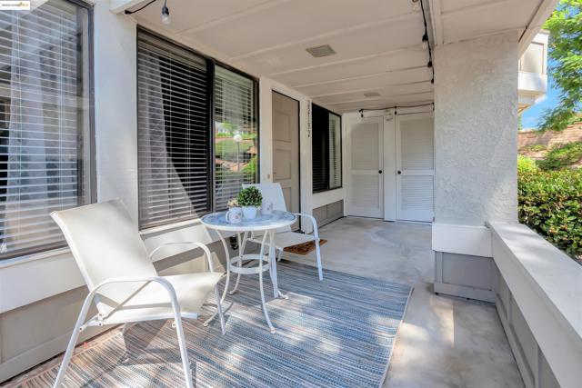22192 Rim Pointe,  CA: https://media.crmls.org/mediaz/42d82780-dde3-4990-93bf-1c0b4816236a.jpg