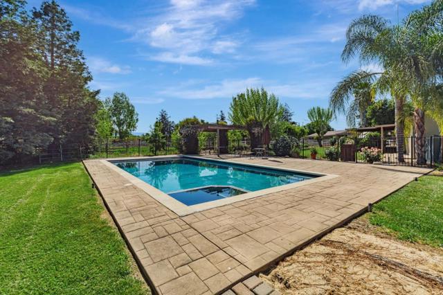 10495 Garcia Lane, Gilroy CA: https://media.crmls.org/mediaz/42d89da5-55ef-41ed-ac1f-d9f467dfbb81.jpg