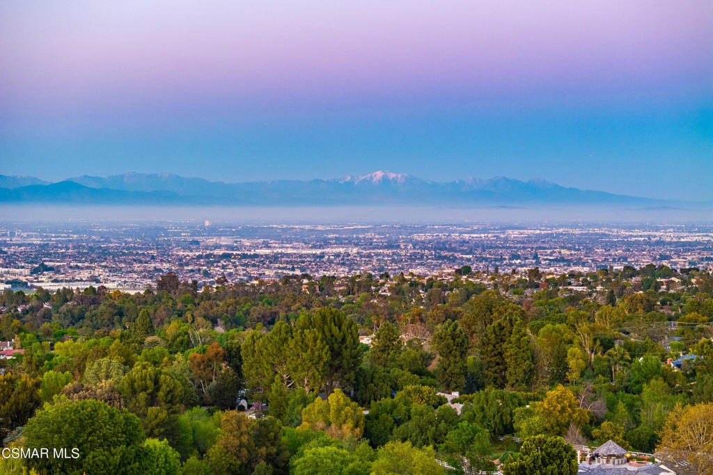 https://media.crmls.org/mediaz/42d90e56-edc9-4ccc-bdcf-bbdb4900921f.jpg?preset=X-Large