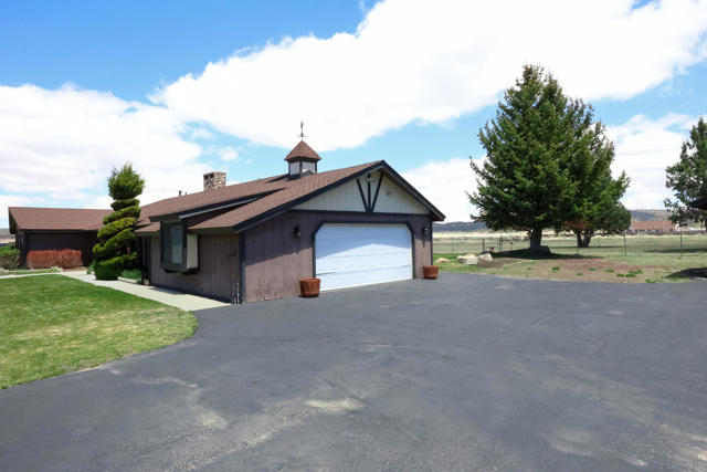 108 Palomino Drive, Big Bear CA: https://media.crmls.org/mediaz/42d964fa-8a68-4d90-ba13-d0672afc437d.jpg