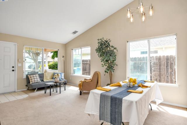 1218 Fetzer Ln, Oakley CA: https://media.crmls.org/mediaz/42daf97d-6861-42f8-9e96-4d93f18233ac.jpg