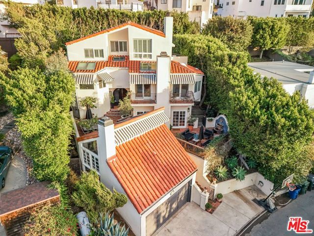 2880 Searidge Street, Malibu CA: https://media.crmls.org/mediaz/42db1f0c-0473-41cb-918b-1d2ae81c9257.jpg