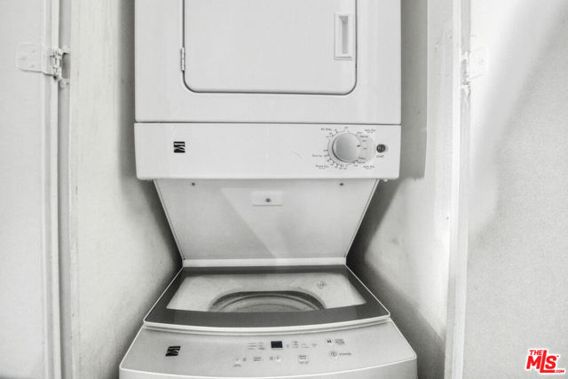 23401 Park Sorrento, Calabasas CA: https://media.crmls.org/mediaz/42dbb5ee-0460-4b15-8112-e23daaca22af.jpg