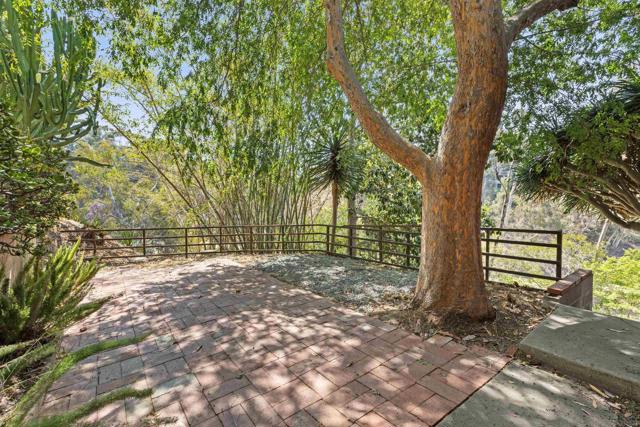 415 W Nutmeg St, San Diego CA: https://media.crmls.org/mediaz/42dbed55-b6d0-4f5e-8c99-4a3d4f1bfa94.jpg