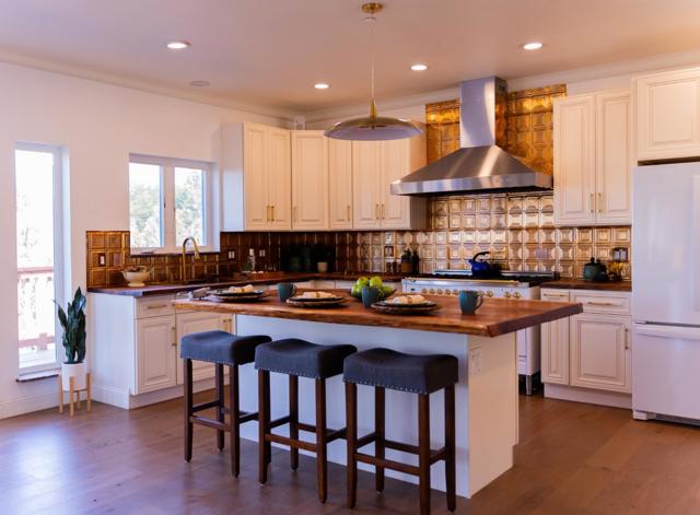 10701 Empire Grade, Santa Cruz CA: https://media.crmls.org/mediaz/42dc38d7-8249-4344-9a43-ef67e2773919.jpg