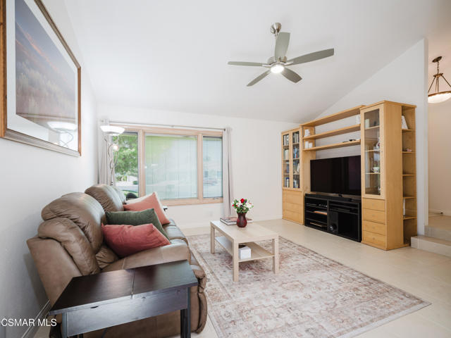 4380 N Skylark Court, Moorpark CA: https://media.crmls.org/mediaz/42dc42bb-4d5e-4c47-89db-3ab854d50a2e.jpg
