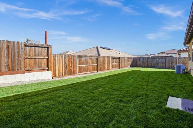 8189 Scrimshaw Way, Sacramento CA: https://media.crmls.org/mediaz/42dc564d-2816-45a0-bce7-5e2f46c77f46.jpg