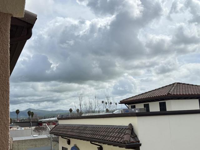 400 San Benito Street, Hollister CA: https://media.crmls.org/mediaz/42dc9d92-64aa-4a2f-9d67-101799abd06d.jpg
