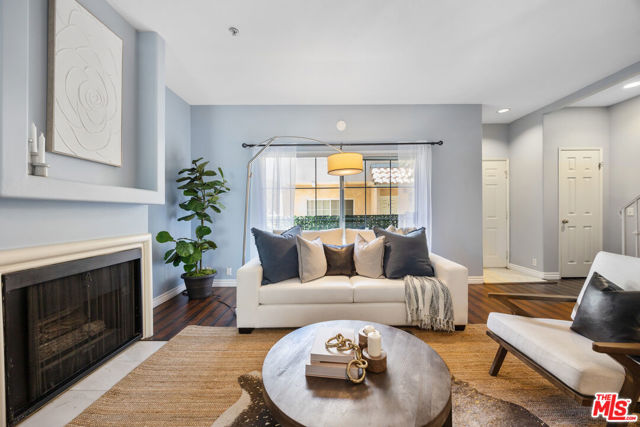 14365 Foothill Boulevard, Sylmar CA: https://media.crmls.org/mediaz/42dd0623-2892-4e2d-8dce-79b20dbebb2b.jpg
