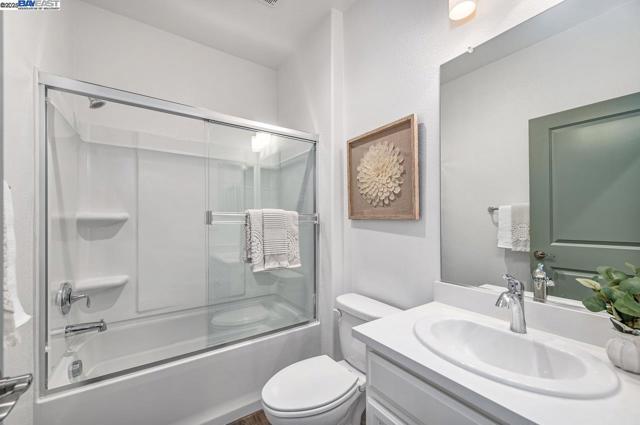 4338 Healdsburg Way, Dublin CA: https://media.crmls.org/mediaz/42dd0ca7-688f-40a8-b2bd-0de90867b1aa.jpg