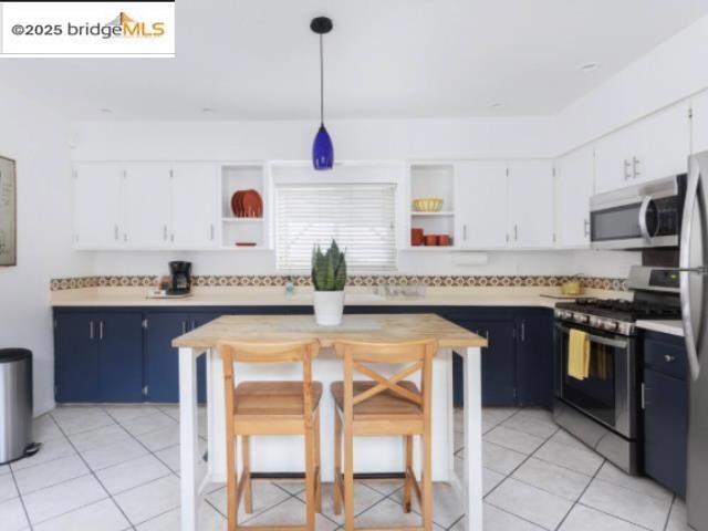 6432 Sunnymere, Oakland CA: https://media.crmls.org/mediaz/42dd2b63-1737-44a1-b308-84088a871bf8.jpg