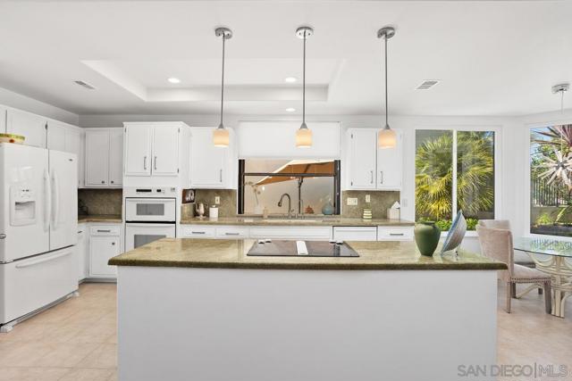 17635 Parlange Pl, San Diego CA: https://media.crmls.org/mediaz/42dd8960-cba0-4e89-a0a0-492b8c1bfe7a.jpg