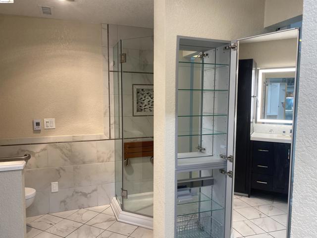 190 Cleaveland Rd, Pleasant Hill CA: https://media.crmls.org/mediaz/42ddca7a-d98e-454f-a830-a321c56afa38.jpg