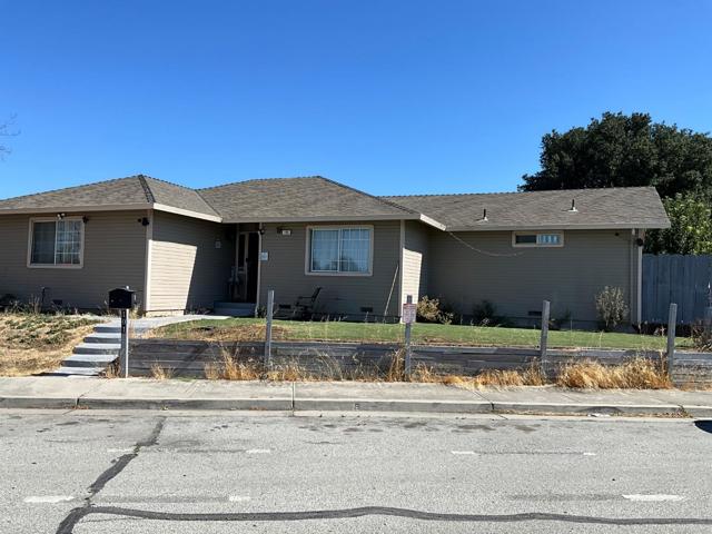 101 Westside Boulevard, Hollister CA: https://media.crmls.org/mediaz/42ddd54a-4753-4bb5-98f5-c68639f90e0f.jpg