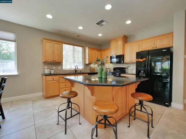 335 Suez Canal Lane, Sacramento CA: https://media.crmls.org/mediaz/42de1dbf-cf07-4fb1-87b3-1ebbe1d96e8f.jpg