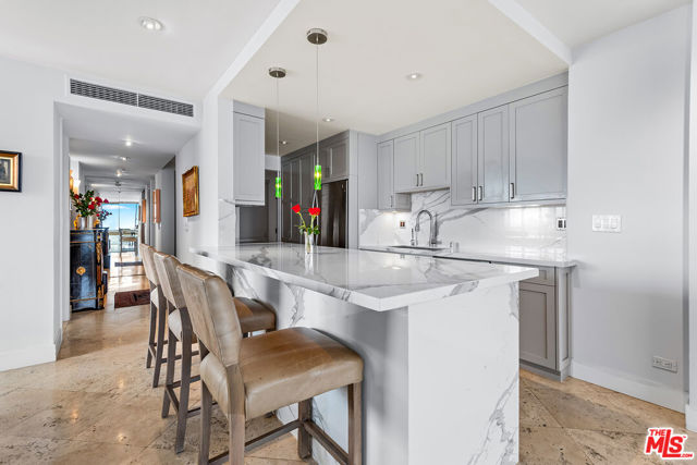 2222 Avenue Of The Stars, Los Angeles CA: https://media.crmls.org/mediaz/42de40e7-adc7-4dd5-9f12-d1e924c64970.jpg