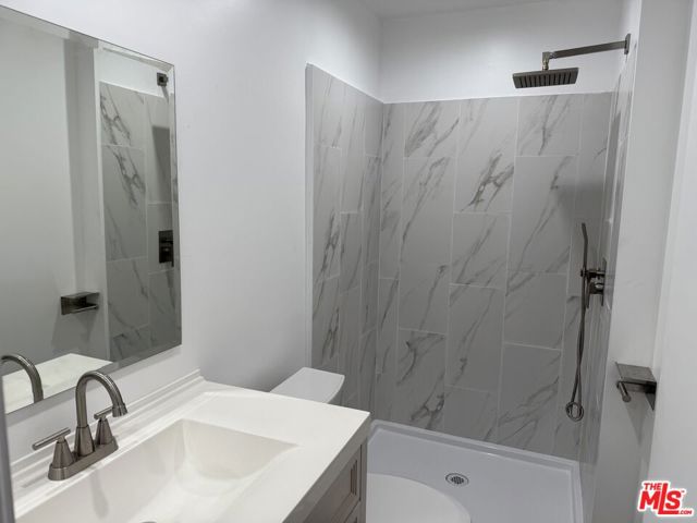 6471 Kanan Dume Road, Malibu CA: https://media.crmls.org/mediaz/42de57ef-c344-49a0-97ac-80093cc9c3d8.jpg