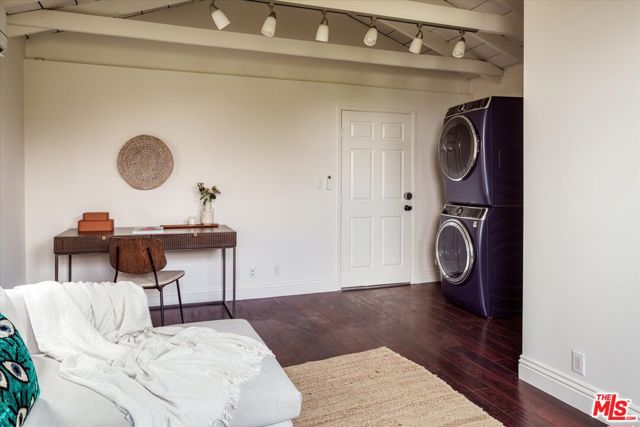2268 Ben Lomond Drive, Los Angeles CA: https://media.crmls.org/mediaz/42de5ed1-8dce-4ea9-bcb4-0bf592563f75.jpg