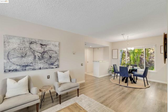 1405 Ptarmigan Dr, Walnut Creek CA: https://media.crmls.org/mediaz/42de70f0-2249-47e2-a00f-550579043387.jpg