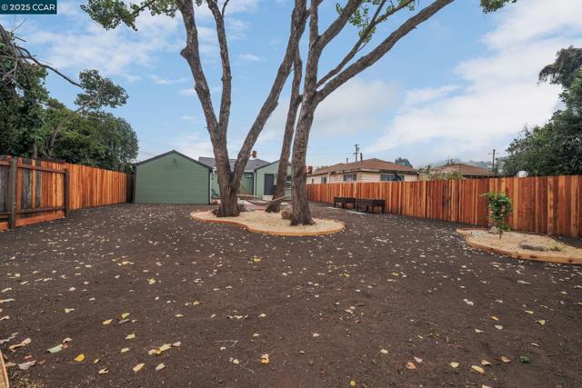 3064 Baywood Ln, San Pablo CA: https://media.crmls.org/mediaz/42de9f5f-77a7-4039-b362-6a5fc053723a.jpg