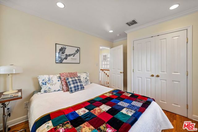 12309 9th Helena Drive, Los Angeles CA: https://media.crmls.org/mediaz/42df06db-4440-4f3e-855a-367d69b5d45b.jpg