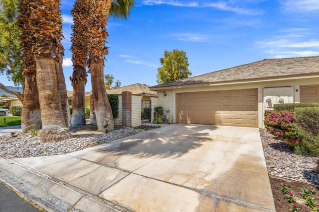 312 Castellana S, Palm Desert CA: https://media.crmls.org/mediaz/42e00ed1-cba7-4173-8dff-c8afe4f73dc8.jpg