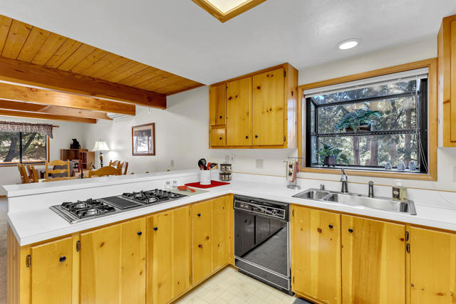 52402 Pine Ridge Road, Idyllwild CA: https://media.crmls.org/mediaz/42e03abf-3eba-4003-bd69-7653dbf4c640.jpg
