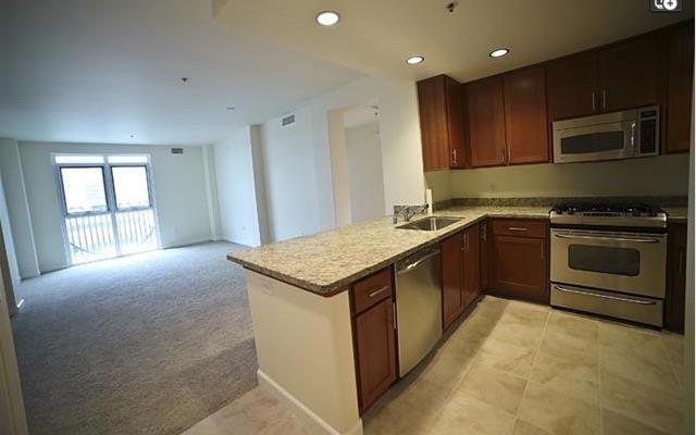 423 7th Street, Oakland CA: https://media.crmls.org/mediaz/42e089b2-0590-4f05-abae-3296d514e759.jpg