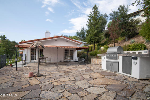 28329 Foothill Drive, Agoura Hills CA: https://media.crmls.org/mediaz/42e0bc78-ef31-4ad4-a723-847560decdd7.jpg