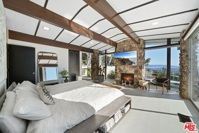 1760 Carla, Beverly Hills CA: https://media.crmls.org/mediaz/42e11c6b-6e9b-4a00-bbbe-8a90778c2602.jpg