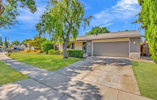 5665 Comanche Drive Drive, San Jose CA: https://media.crmls.org/mediaz/42e139c7-7ba3-496f-abf1-741d0a91a14f.jpg