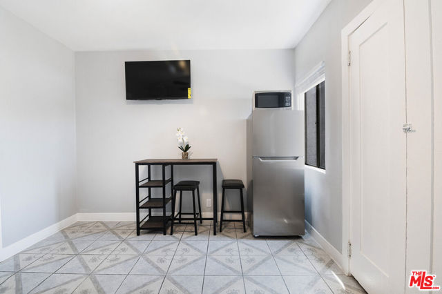 930 Fraser Avenue, Los Angeles CA: https://media.crmls.org/mediaz/42e14506-5636-44f5-9efc-8eb2071051ff.jpg