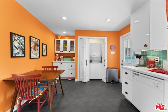 1179 Bellevue Avenue, Los Angeles CA: https://media.crmls.org/mediaz/42e1454c-e7e7-4a57-860e-6f5dfe4053c9.jpg