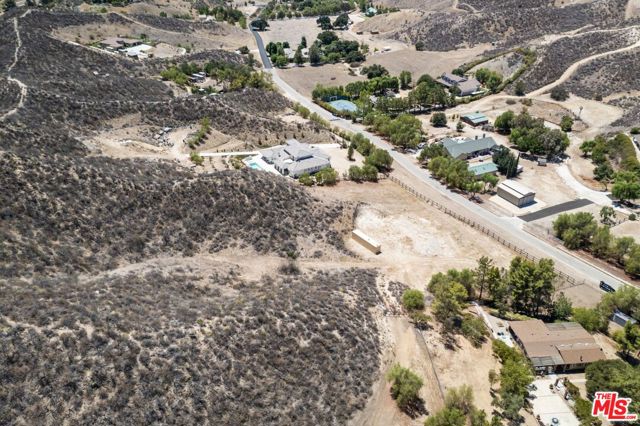 30700 Romero Canyon Road, Castaic CA: https://media.crmls.org/mediaz/42e2921f-1ce6-4f99-bb41-0f00f9e94ca0.jpg
