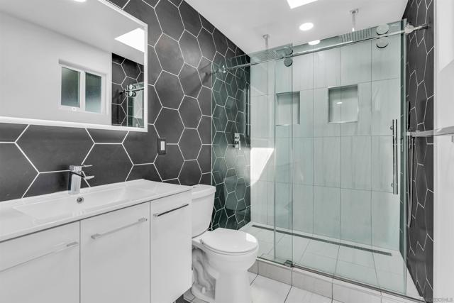 2702 Ridge View Dr, San Diego CA: https://media.crmls.org/mediaz/42e2fdce-22c0-43e2-9755-c4e21f77a06a.jpg